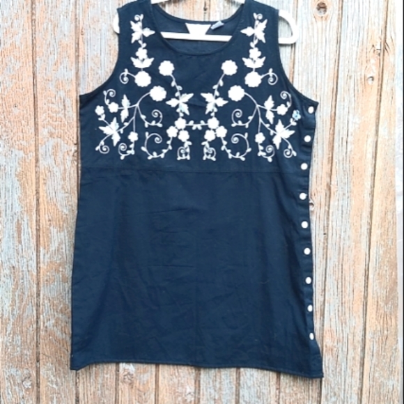 Plus Class by India Garments Tops - 18W Plus Class black embroidered tunic, buttons.